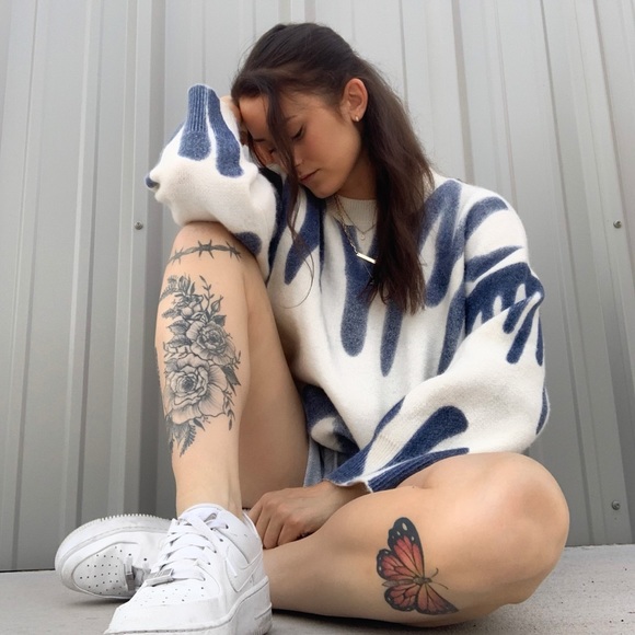 SOLD ❗️Verge Girl Along the Sidewalk in Navy - Picture 4 of 4